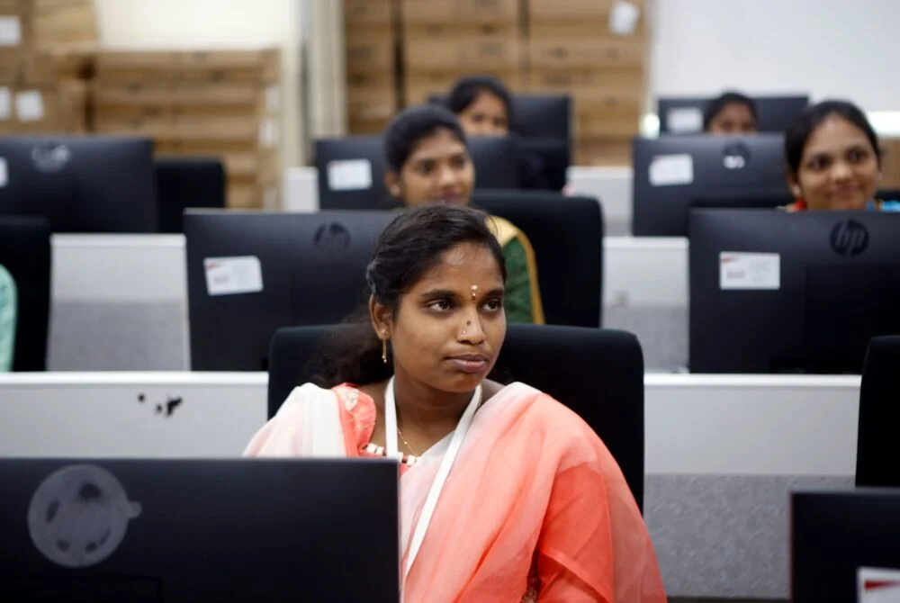 women-listening-lecture